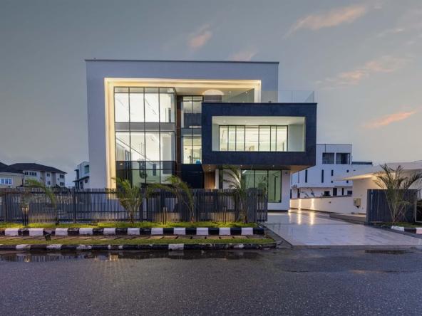 Contemporary 6-Bedroom Villa in Maitama